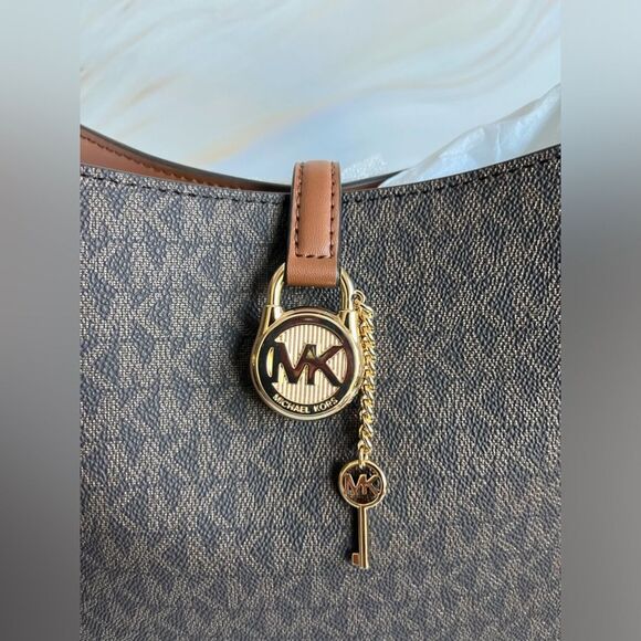 Michael Kors Women's  Leather Shoulder Bag Lyra All Overprint  Brown - Picture 3 of 7